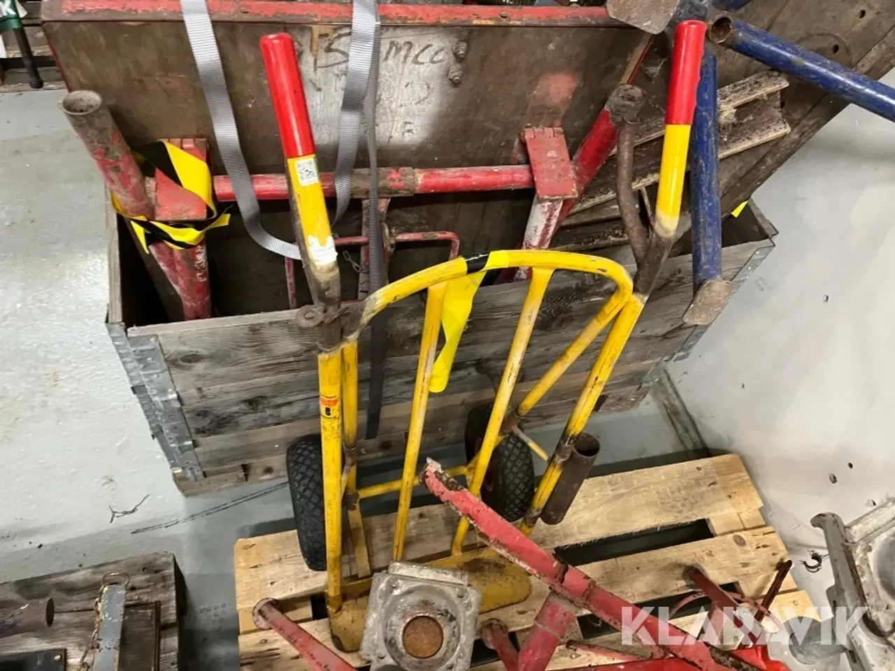 Billede 9 - Arbejdsborde, vogne og bukke/ruller