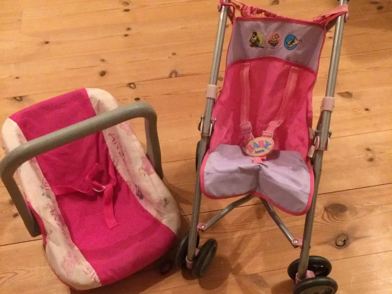 Billede 1 - Seng, puslebord, Strygebræt, autostol, klapvogn