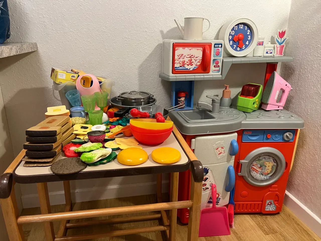 Billede 3 - Køkken med tilbehør i plastik og træ