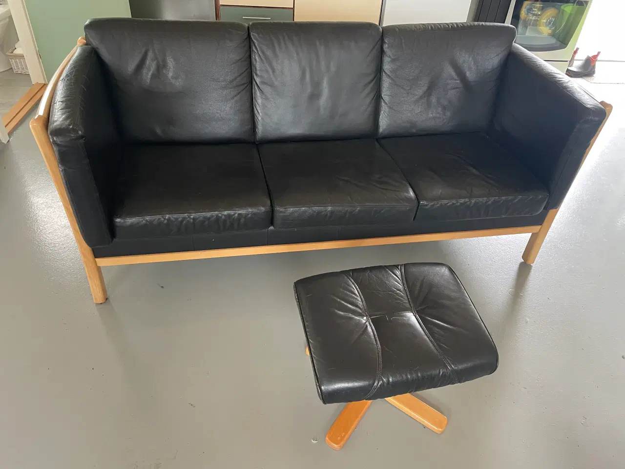 Billede 1 - Lædersofa 3 personer med skammel 