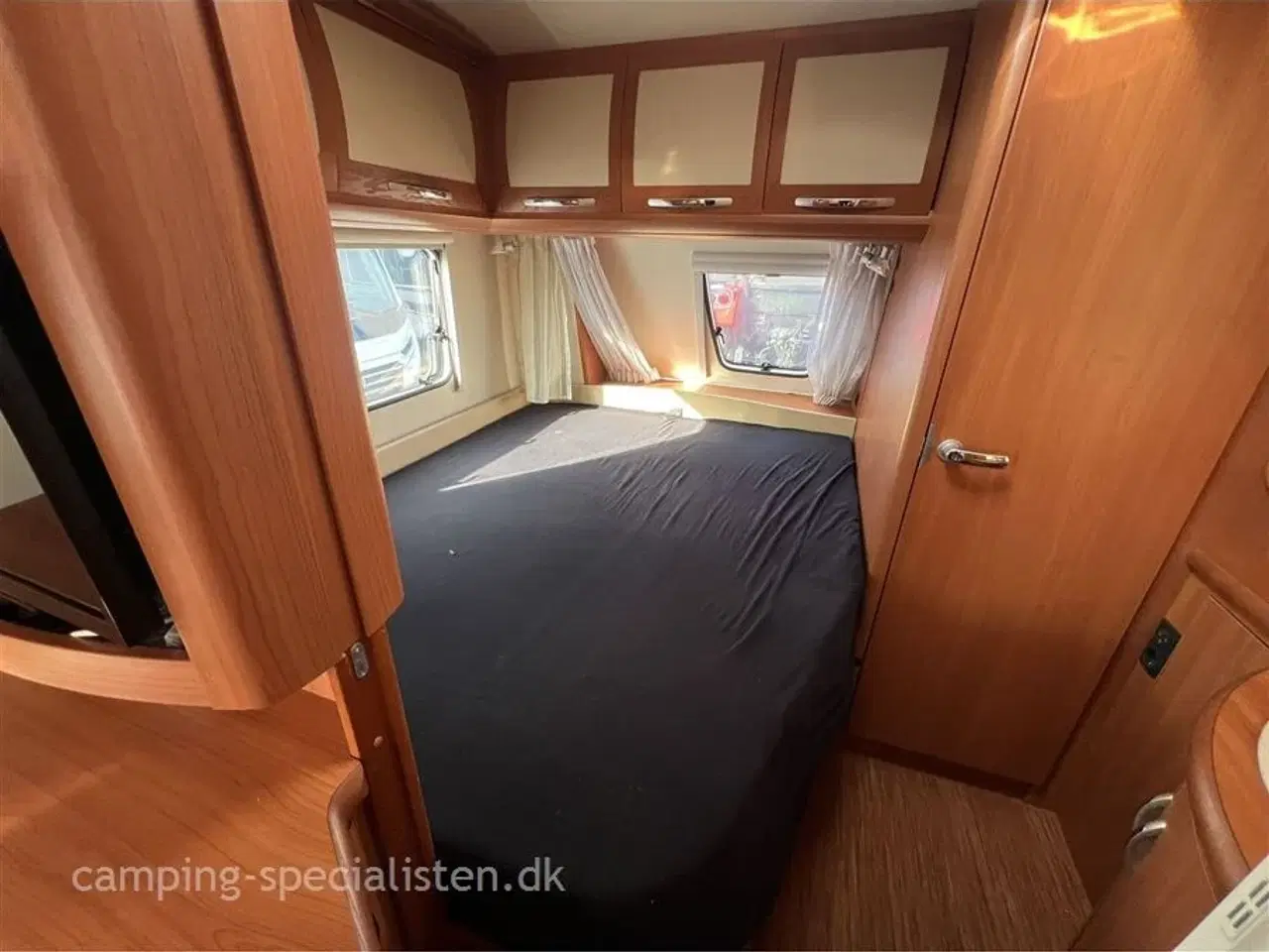 Billede 4 - 2010 - Hobby Excellent 650 KMFe   2010 Hobby 650 Excellent 650 KMFe - Se den nu hos Camping-Specialisten