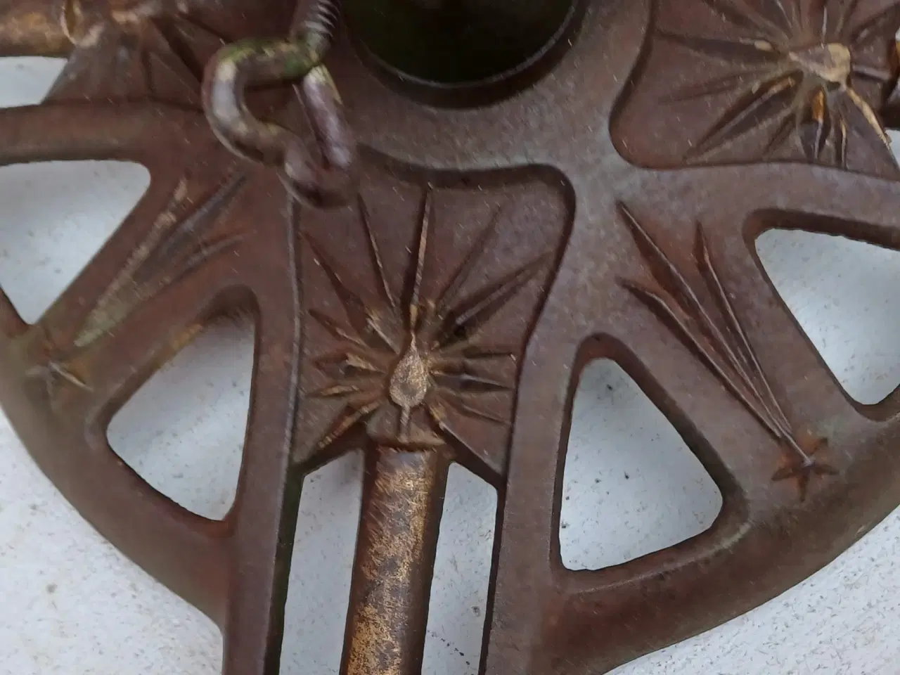 Billede 3 - Juletræsfod, Carls-Hütte.