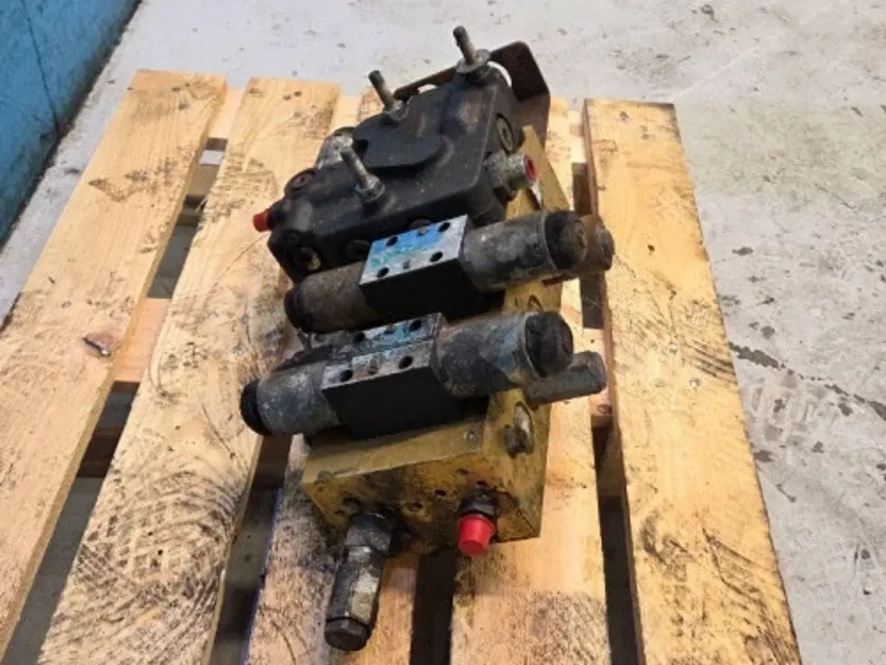 Billede 10 - Case 8010 Hydraulikventil 87109742