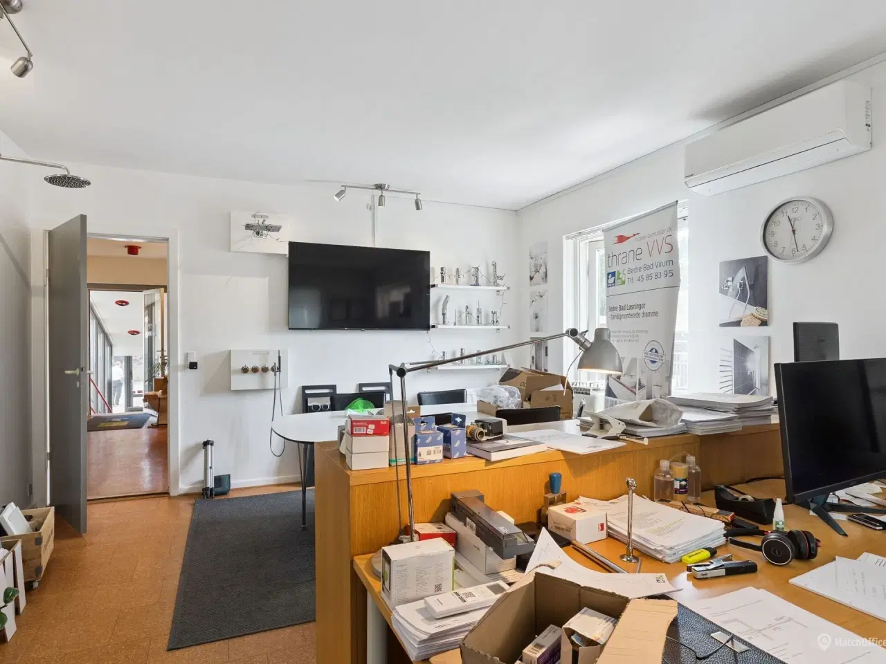 Billede 20 - 3 lejemål til lager. showroom, behandling, kontor m.m. Biladgang til lager –Skiltemulighed mod Grønnevej