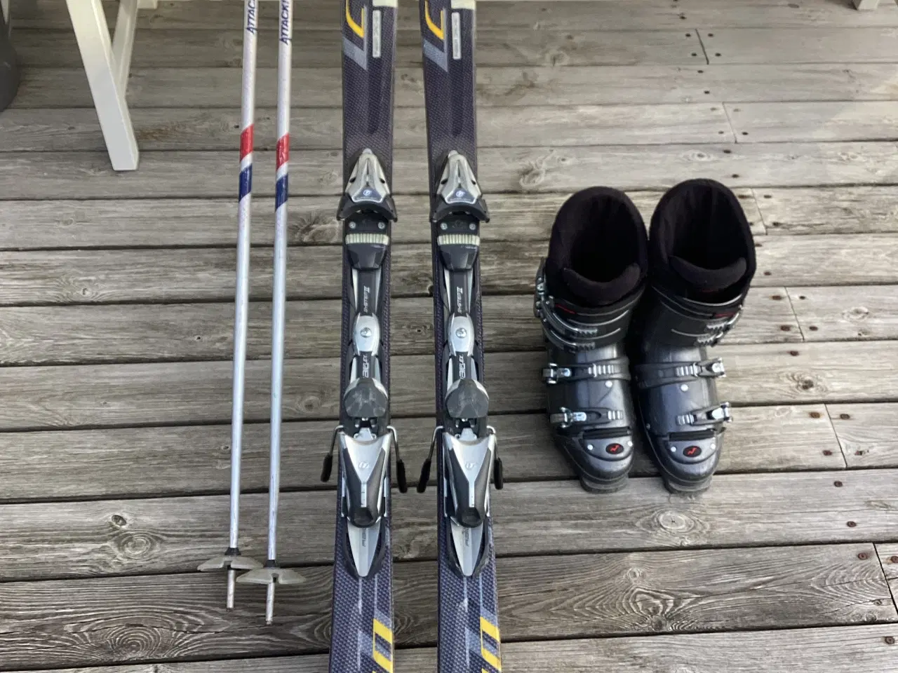 Billede 1 - Meget billigere end at leje. Komplet skisæt.