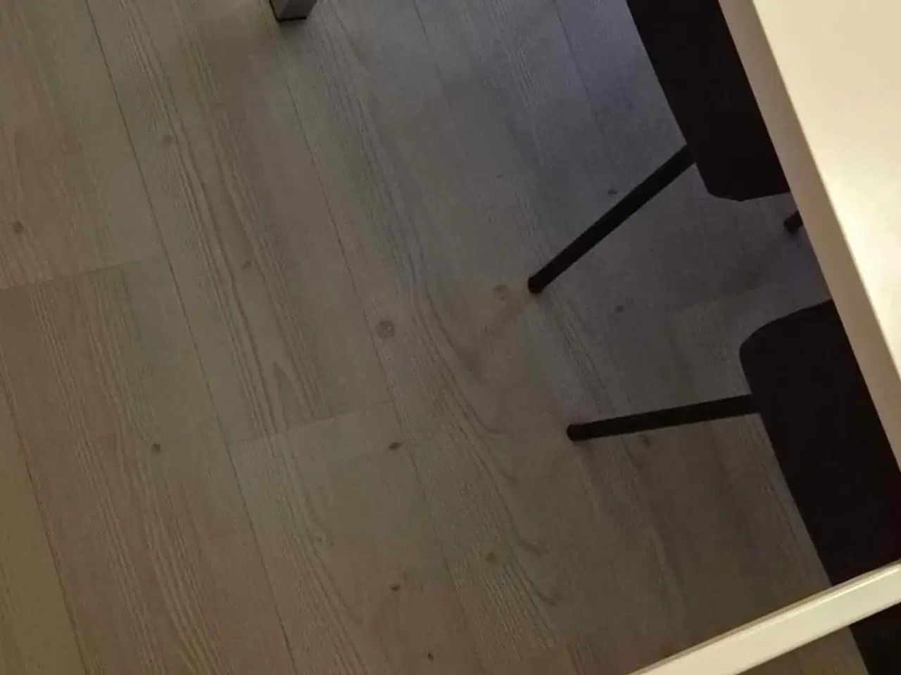 Billede 2 - Hvidt solidt spisebord