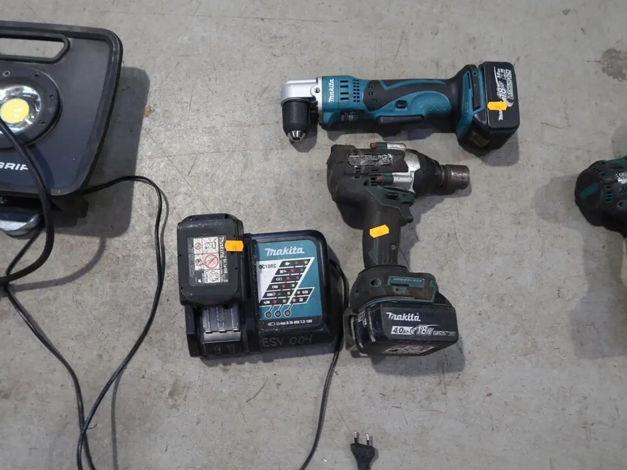 Billede 1 - 2 stk. akku håndværktøj MAKITA DTW700, DDA351 med 3 stk. batterier og lader