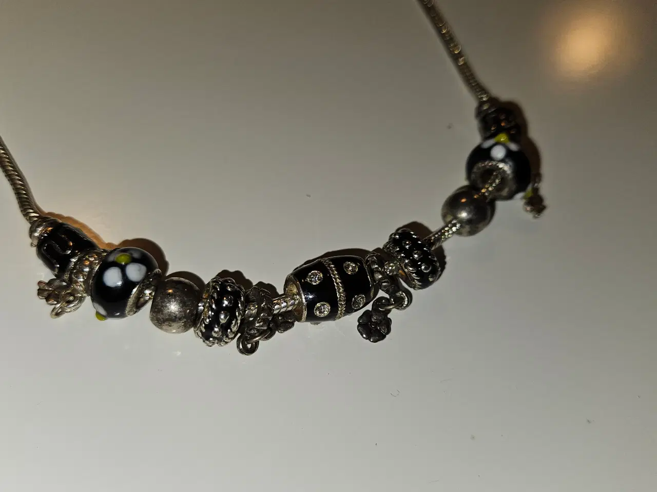 Billede 2 - Pandora halskæde med 13 charms