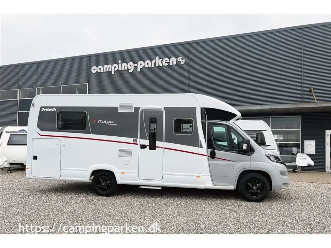 Billede 1 - 2023 - Dethleffs Pulse Classic T 7051 DBL   Udlejes: Ny autocamper med queens bed og rummelig siddegruppe