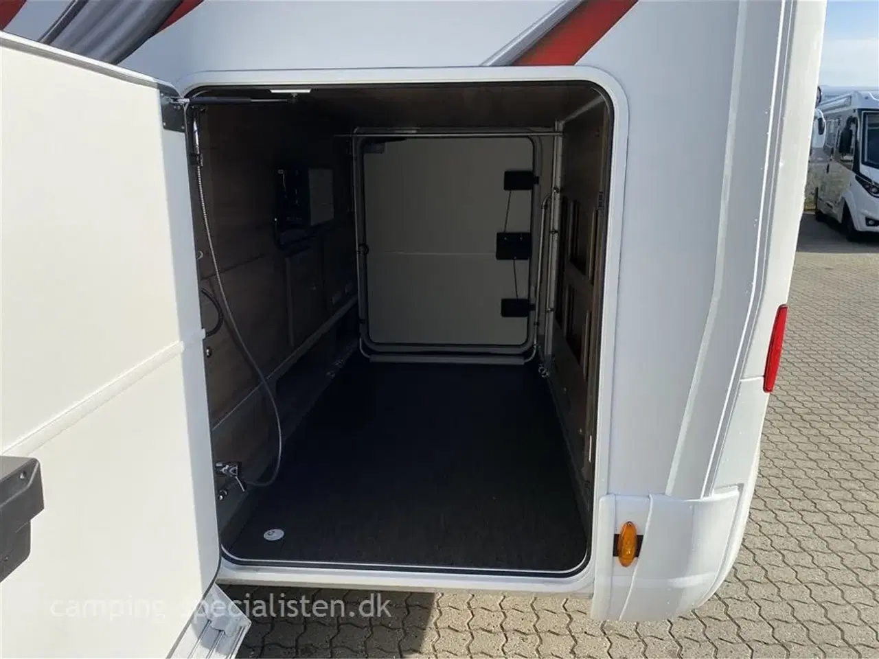 Billede 4 - 2025 - Kabe Imperial i810 LGB   Kabe Imperial i 810 LGB 2025 kan ses hos Camping-Specialisten Silkeborg