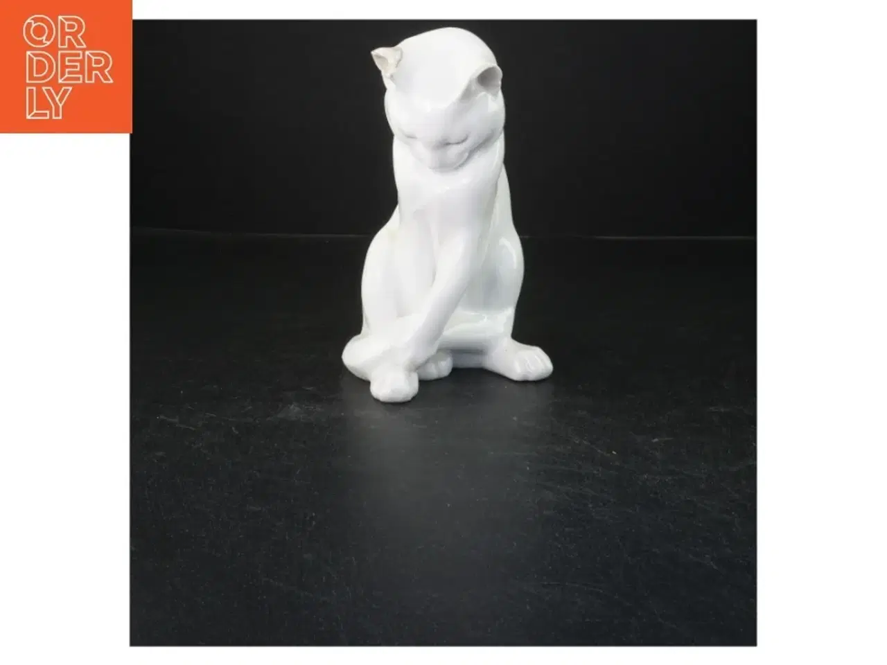 Billede 1 - Porcelænsfigur af kat fra Royal Copenhagen (str. 18x10 cm)