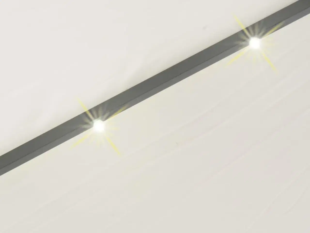 Billede 4 - Hængeparasol med LED-belysning 300 cm sandfarvet metalstang
