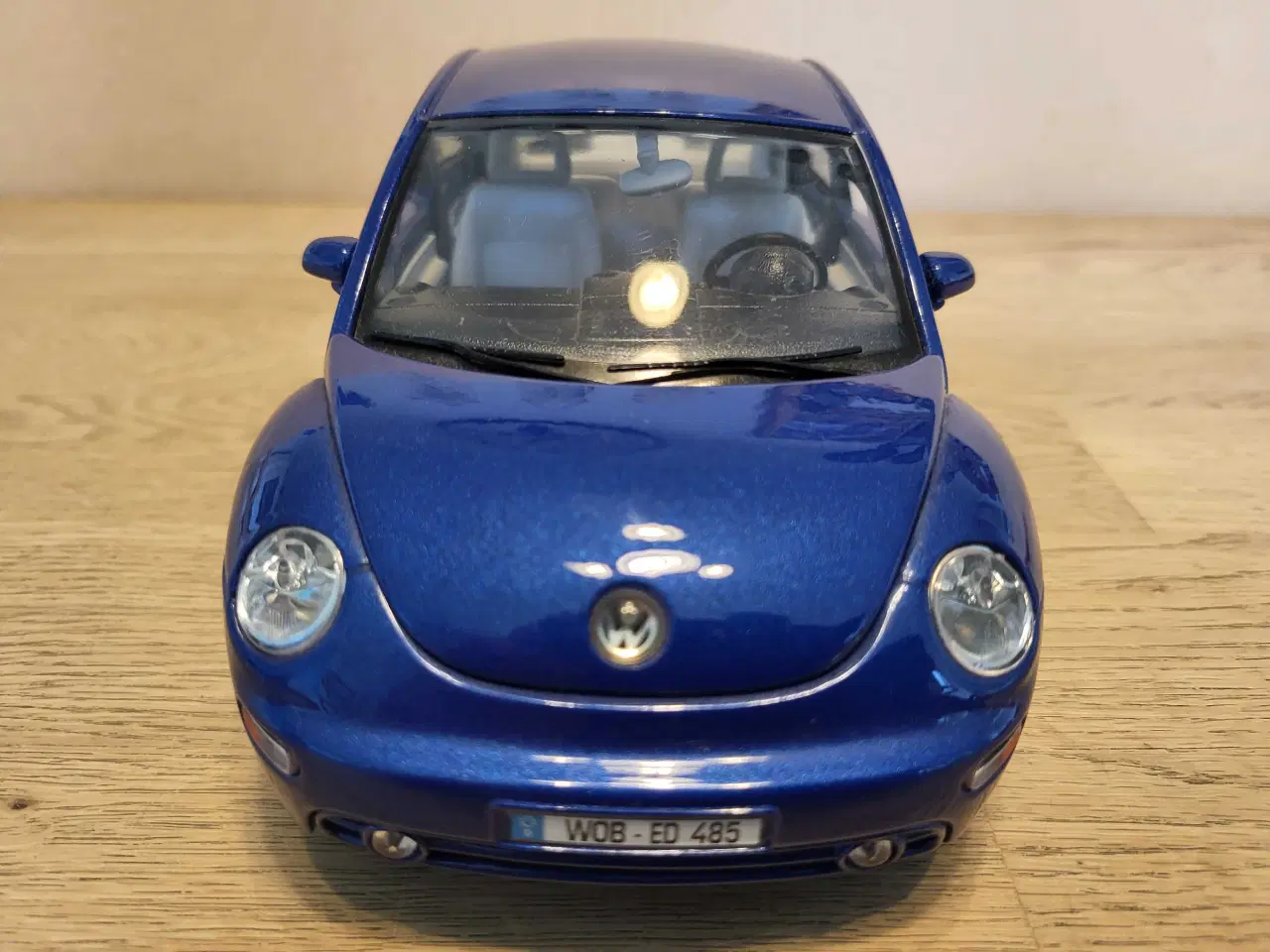 Billede 3 - Modelbil: VOLKSWAGEN NEW BEETLE 1998.  Skala 1/18.