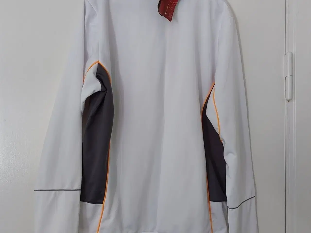 Billede 3 - Ny trænings jakke (dame), Str. XL