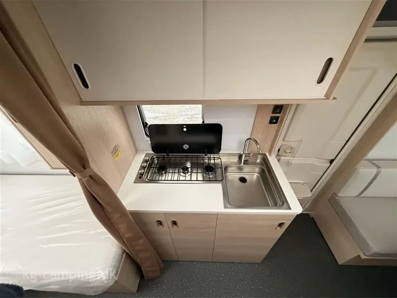 Billede 6 - 2026 - Adria Aviva 492 LU Enkeltsenge med udtræk samt endesiddegruppe. NU på Lager!