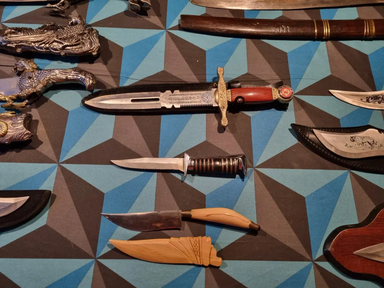 Billede 3 - Knive og Sværd