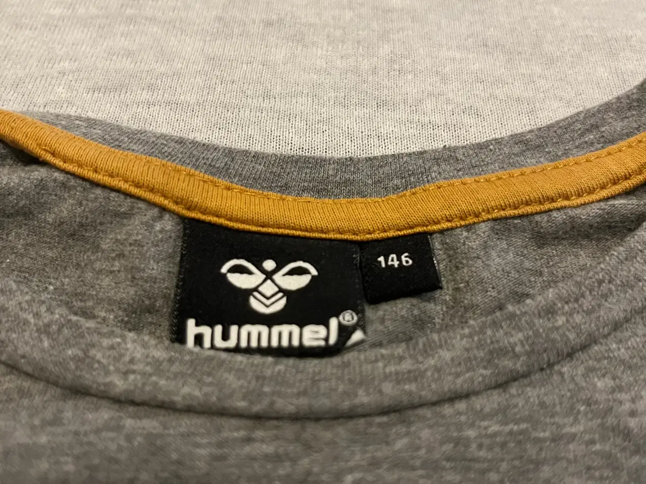 Billede 5 - Helt ny bluse fra Hummel