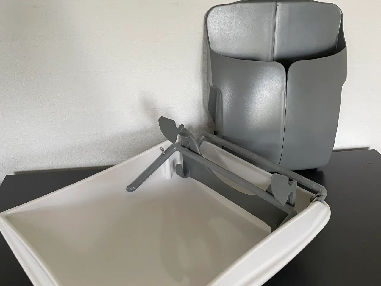 Billede 2 - Pressalit væghængt toiletspand sælges