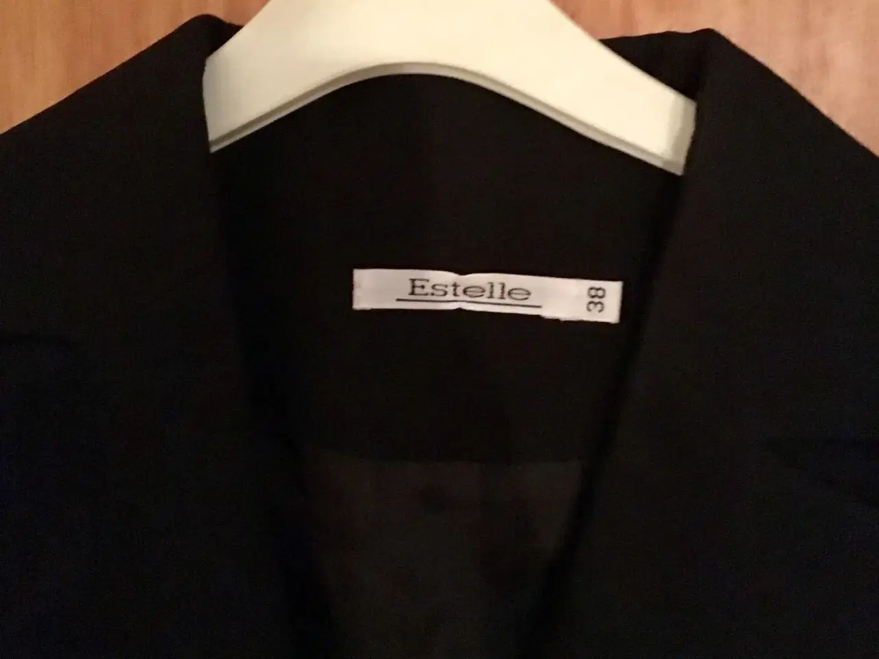 Billede 11 - Lang sort jakke til salg