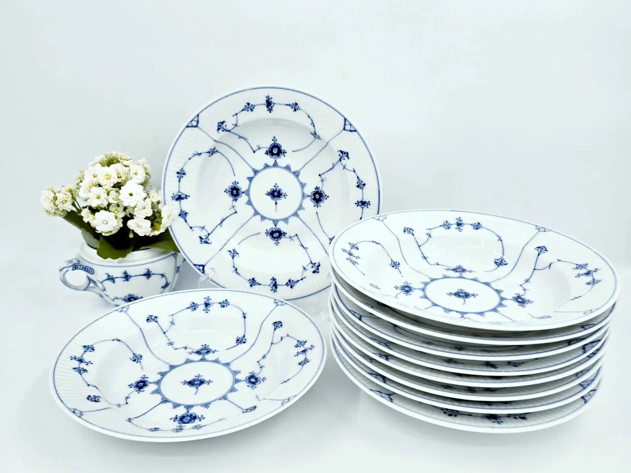 Billede 1 - Musselmalet Riflet Dyb Tallerken 1 sortering Porce