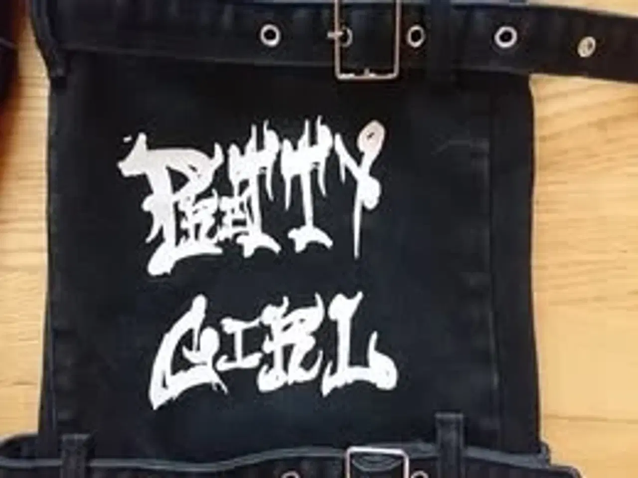 Billede 3 - Cowboy bukser med print og spænder