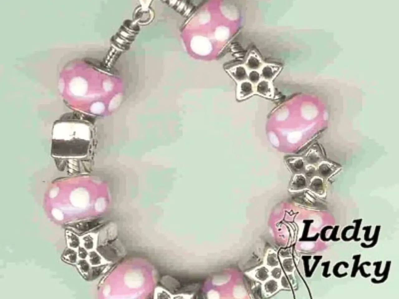 Billede 3 - Lyserøde glaskugler til charm-armbånd