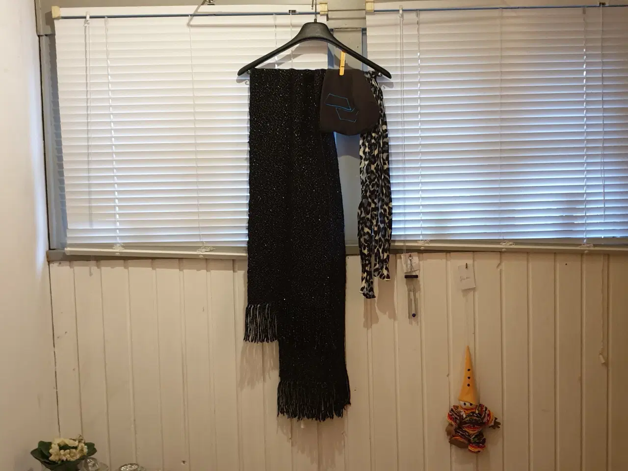 Billede 1 - GRATIS Halstørklæder og hue