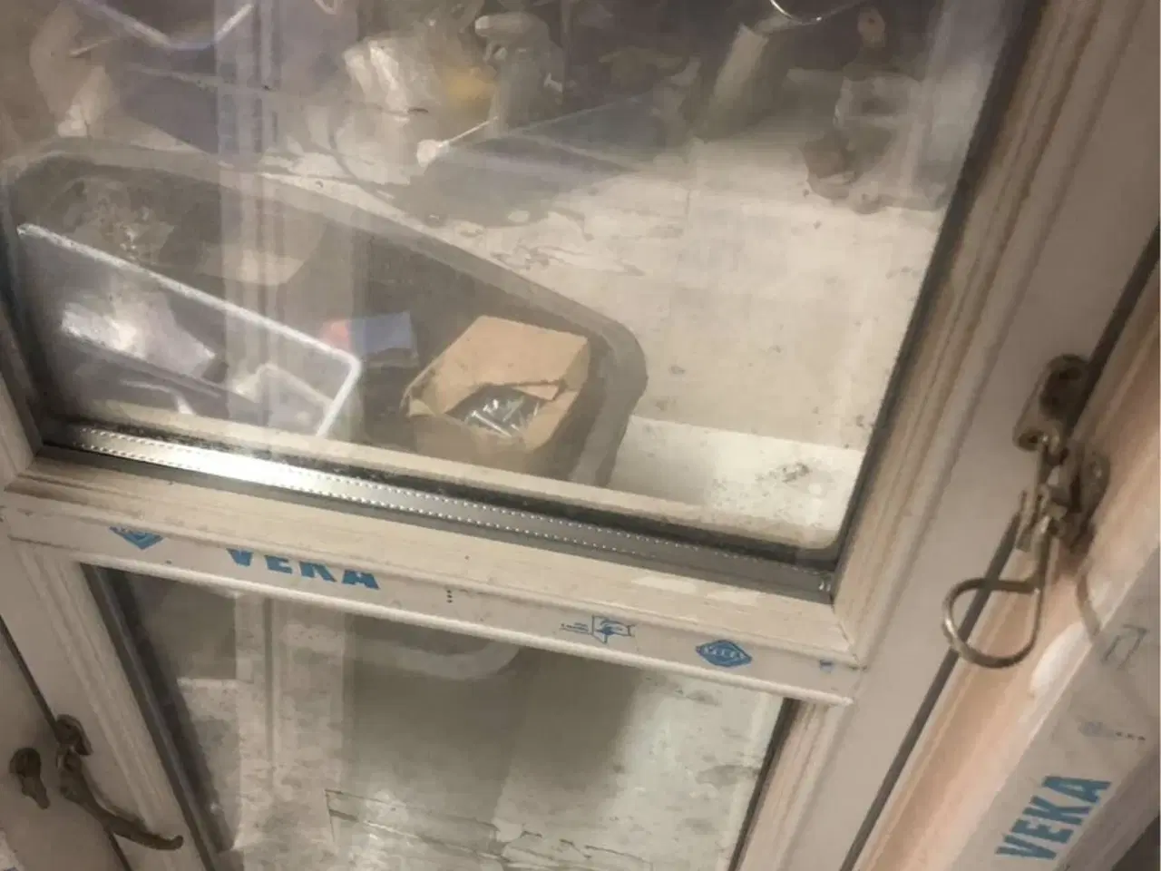 Billede 2 - 2stk Dannebrogsvinduer plast