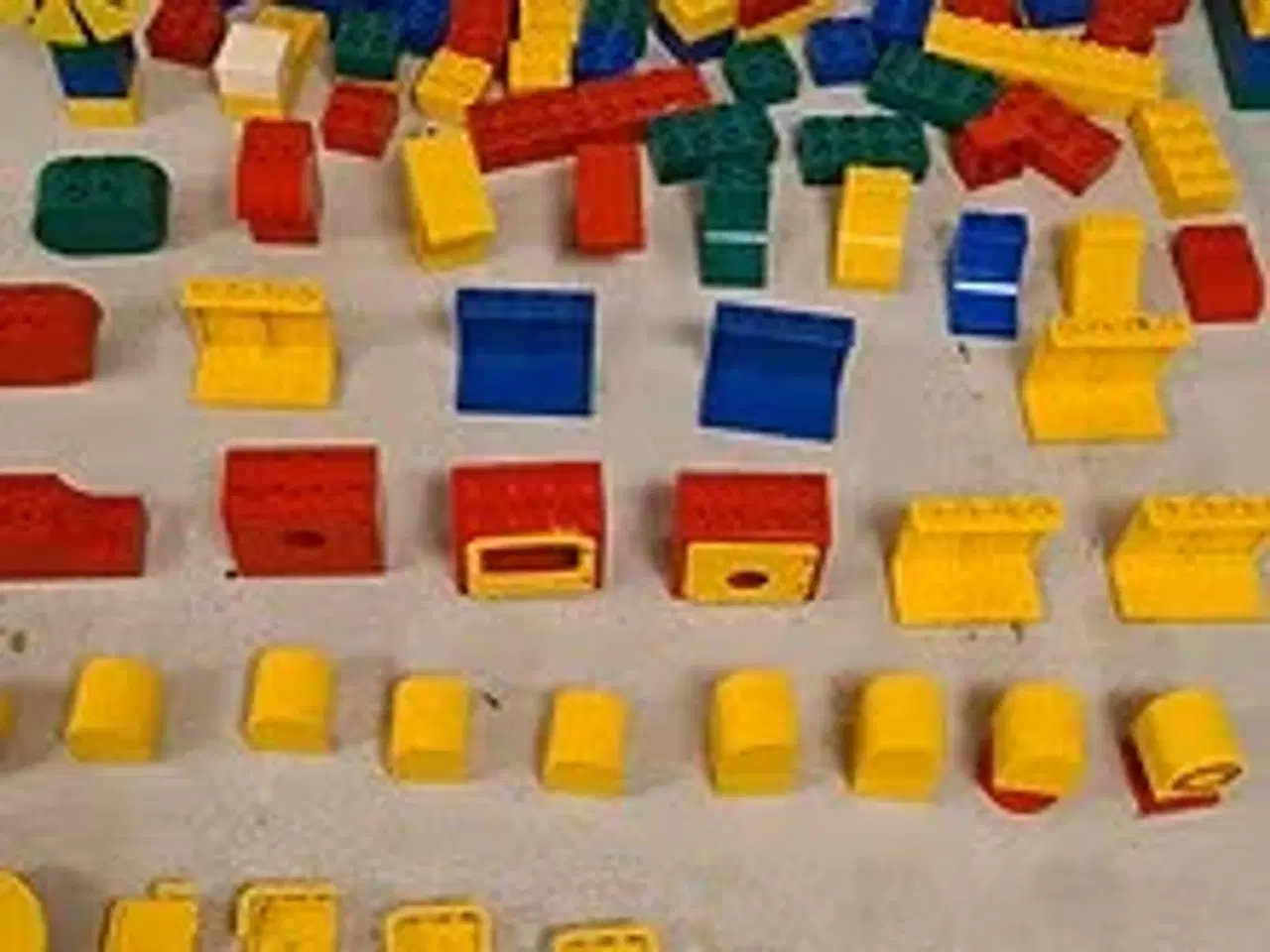 Billede 9 - LEGO DUPLO byggesæt med tog og figurer