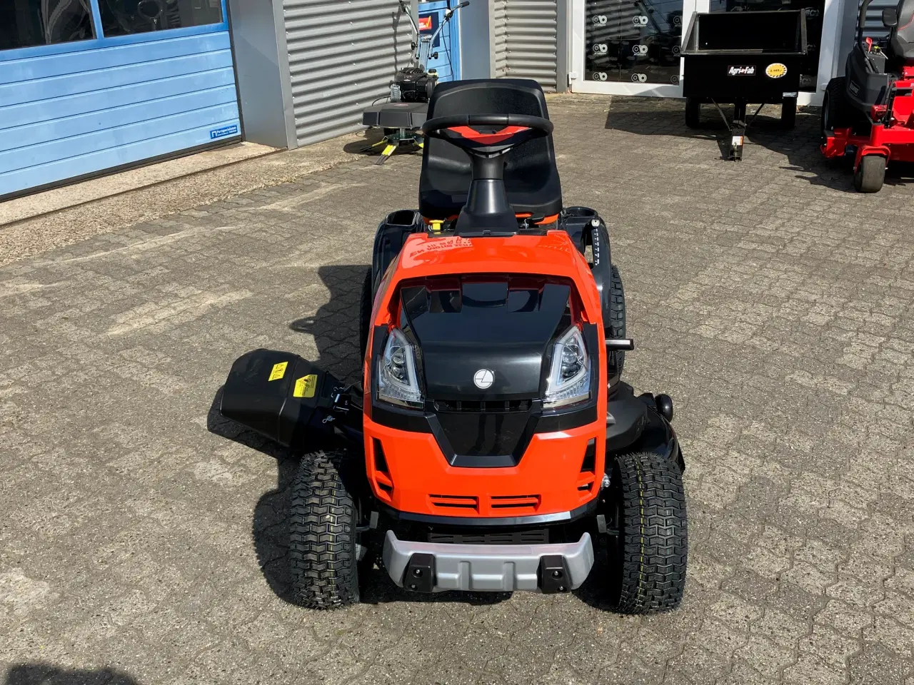 Billede 2 - Oleo Mac plænetraktor, 42", hydro