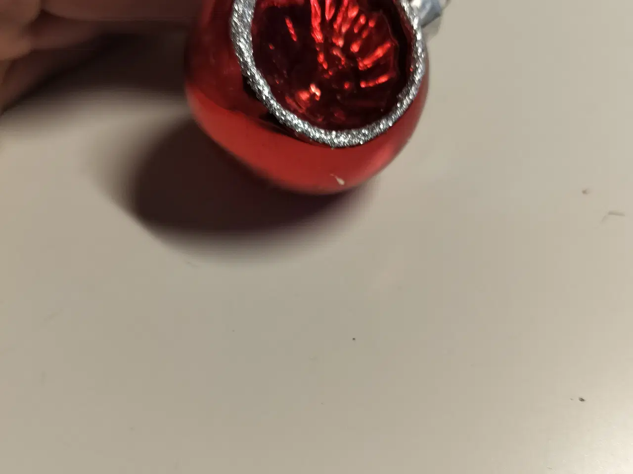 Billede 2 - Julekugle med reflektor 50 mm med lidt patina.