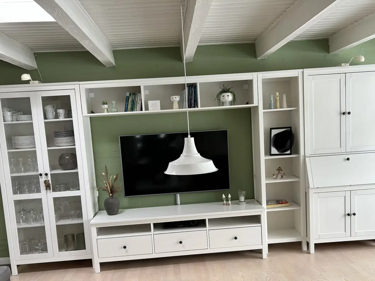 Billede 7 - Reol i hvidmalet træ