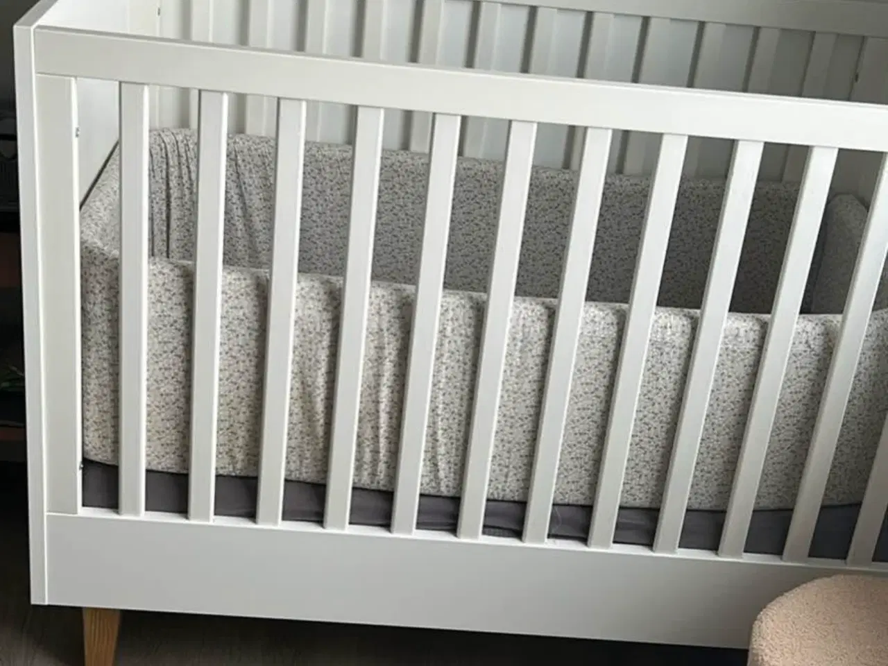 Billede 2 - Tremmeseng med tilbehør