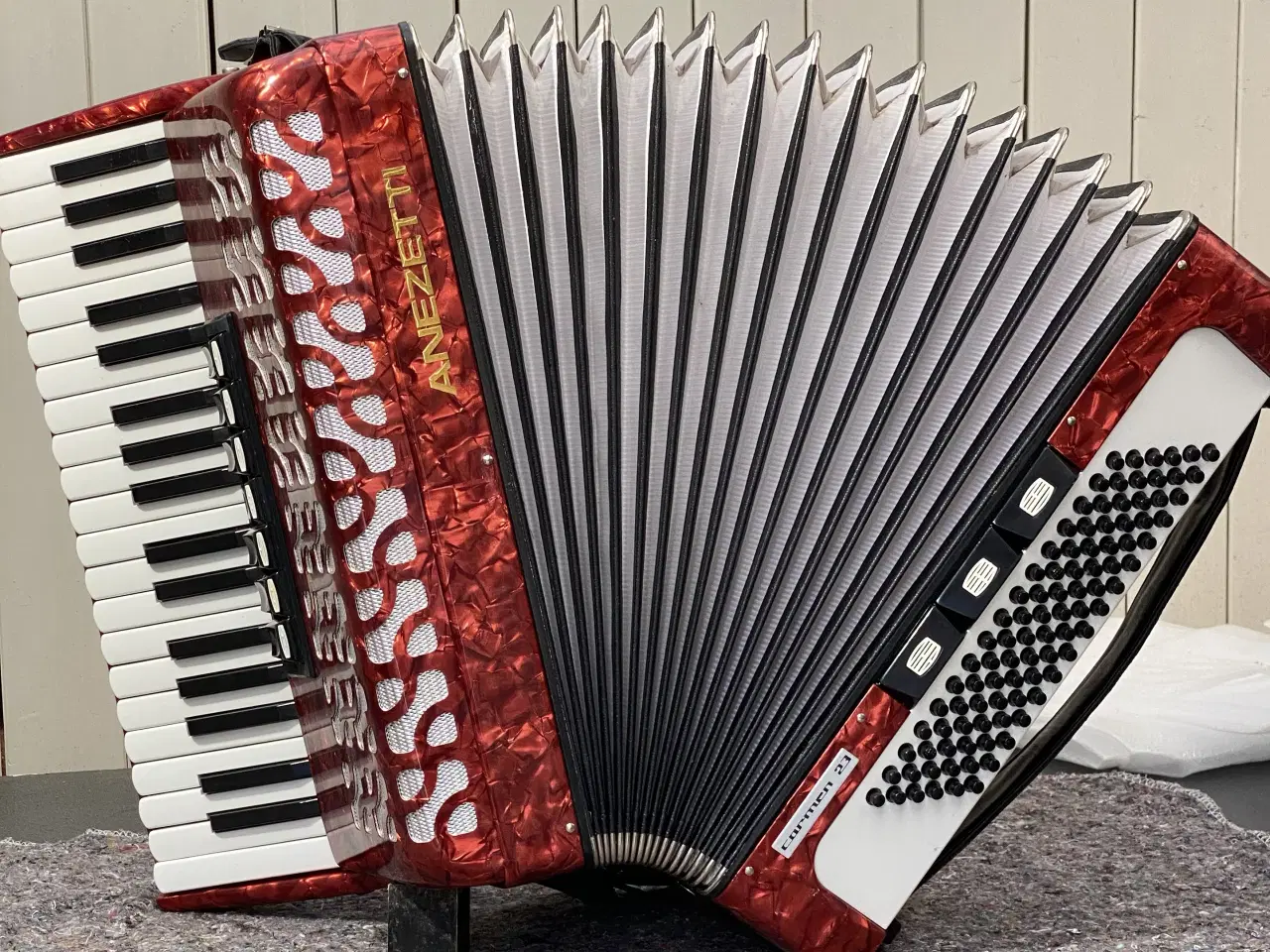 Billede 9 - ANEZETTI harmonika – 37 tangenter – flot blodrød