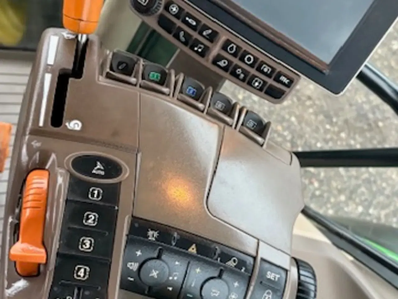 Billede 18 - John Deere 6215R AUTOPOWER, GPS KLAR, FRONTLIFT, VALGFRIT TRÆK