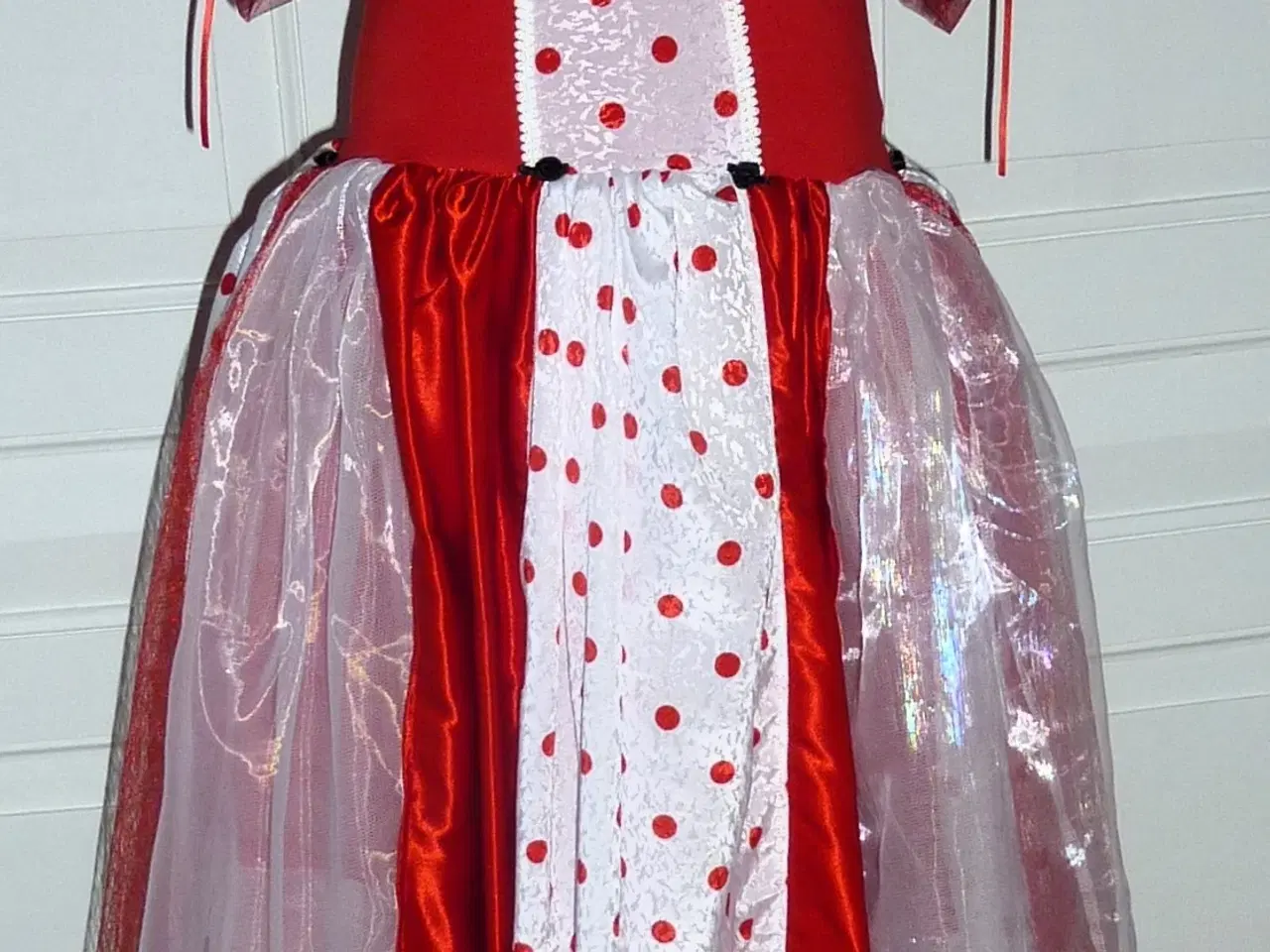 Billede 5 - Prinsessekjole til leg & udklædning. Str. 6-9 år.