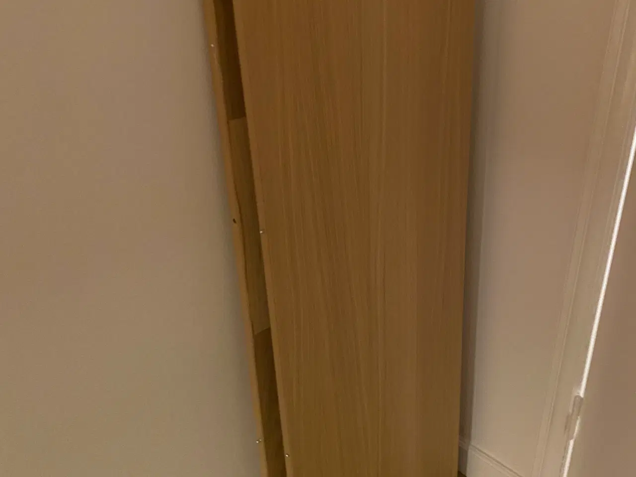 Billede 2 - Spisebord i egefinér med 4 stole