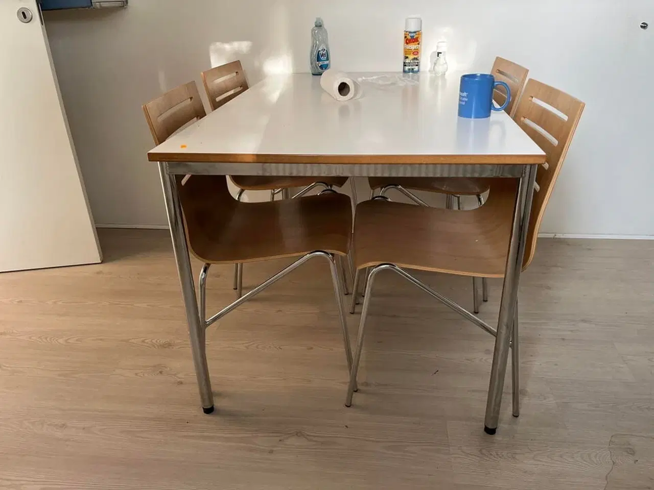 Billede 3 - Spisebord med 4 stk. stole