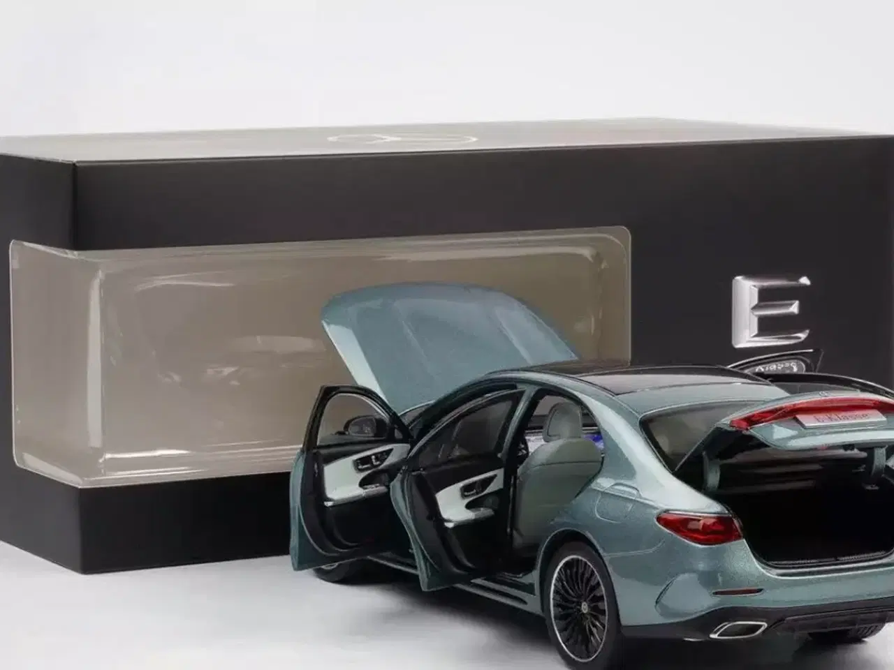 Billede 5 - 1:18 Mercedes E-Class W214 2024