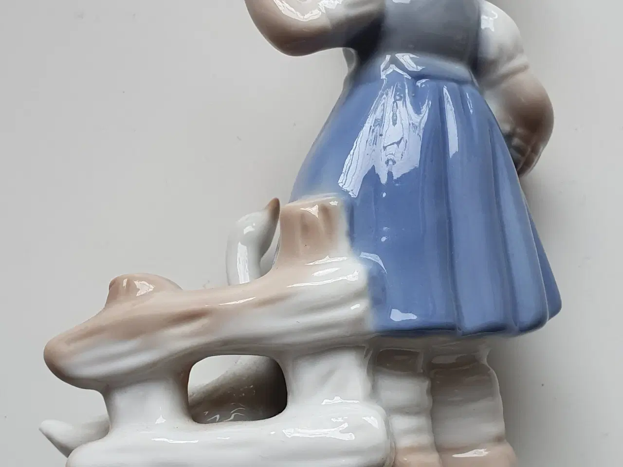 Billede 2 - Porcelænsfigur - Pige med gæs