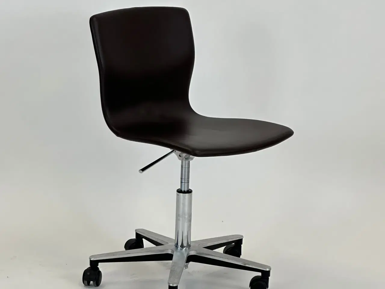 Billede 1 - Butterfly swivel fra Magnus Olesen (Brun kunstlæder)