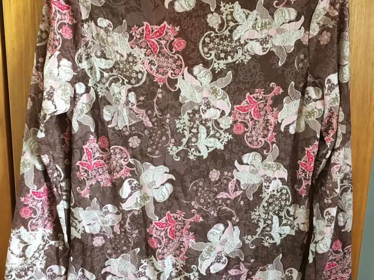 Billede 2 - Elegant bluse til salg