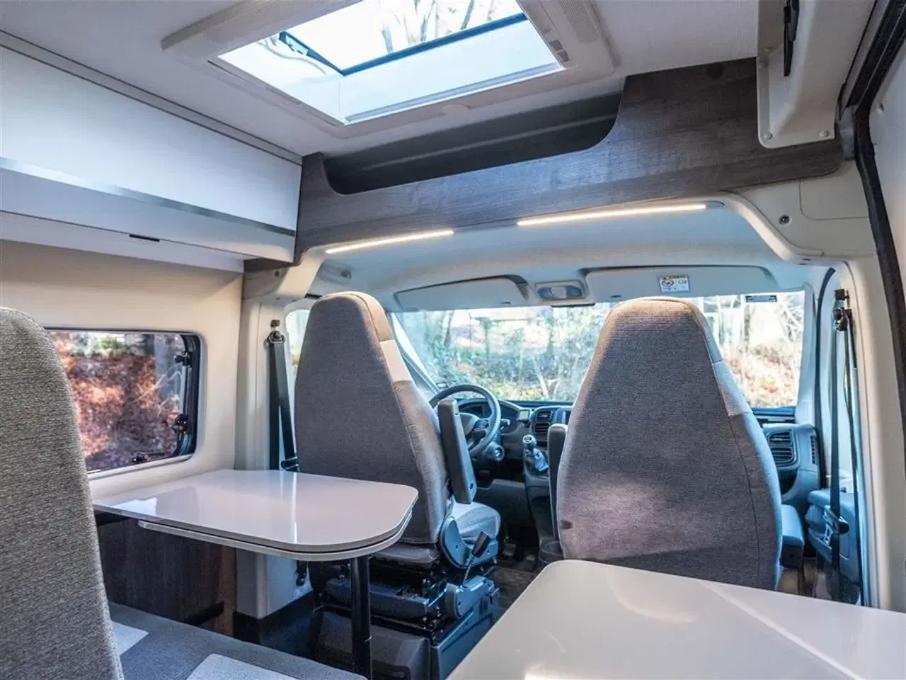 Billede 3 - 2026 - Benimar Benivan 144 UP   Benivan 144 UP 2025 er en fuldt udstyret 5,99 meter campervan