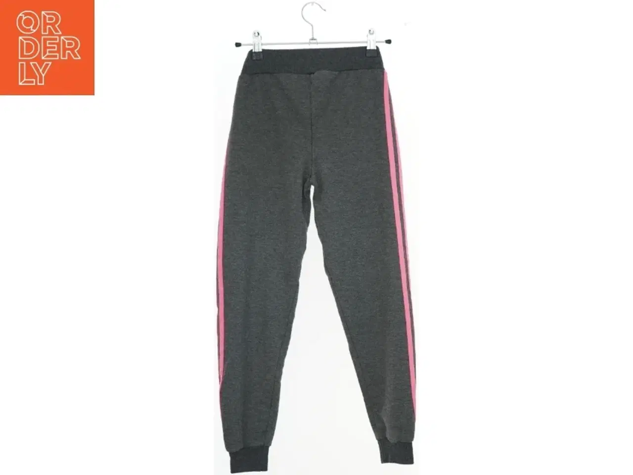 Billede 2 - Træningsbukser med striber fra Adidas (str. 134)