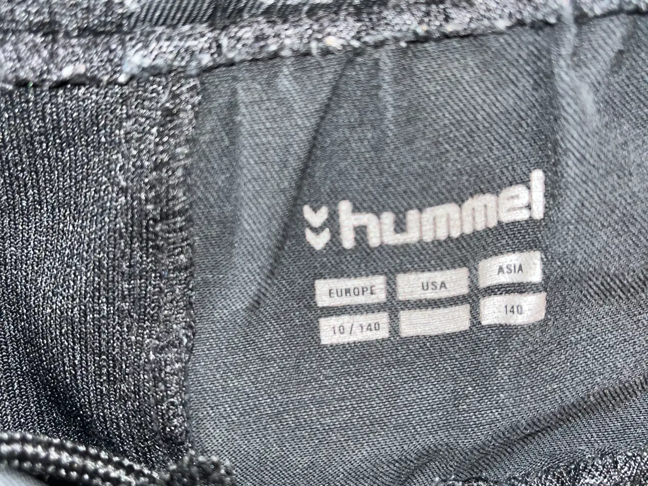 Billede 4 - Hummel fodboldknickers str. 140.