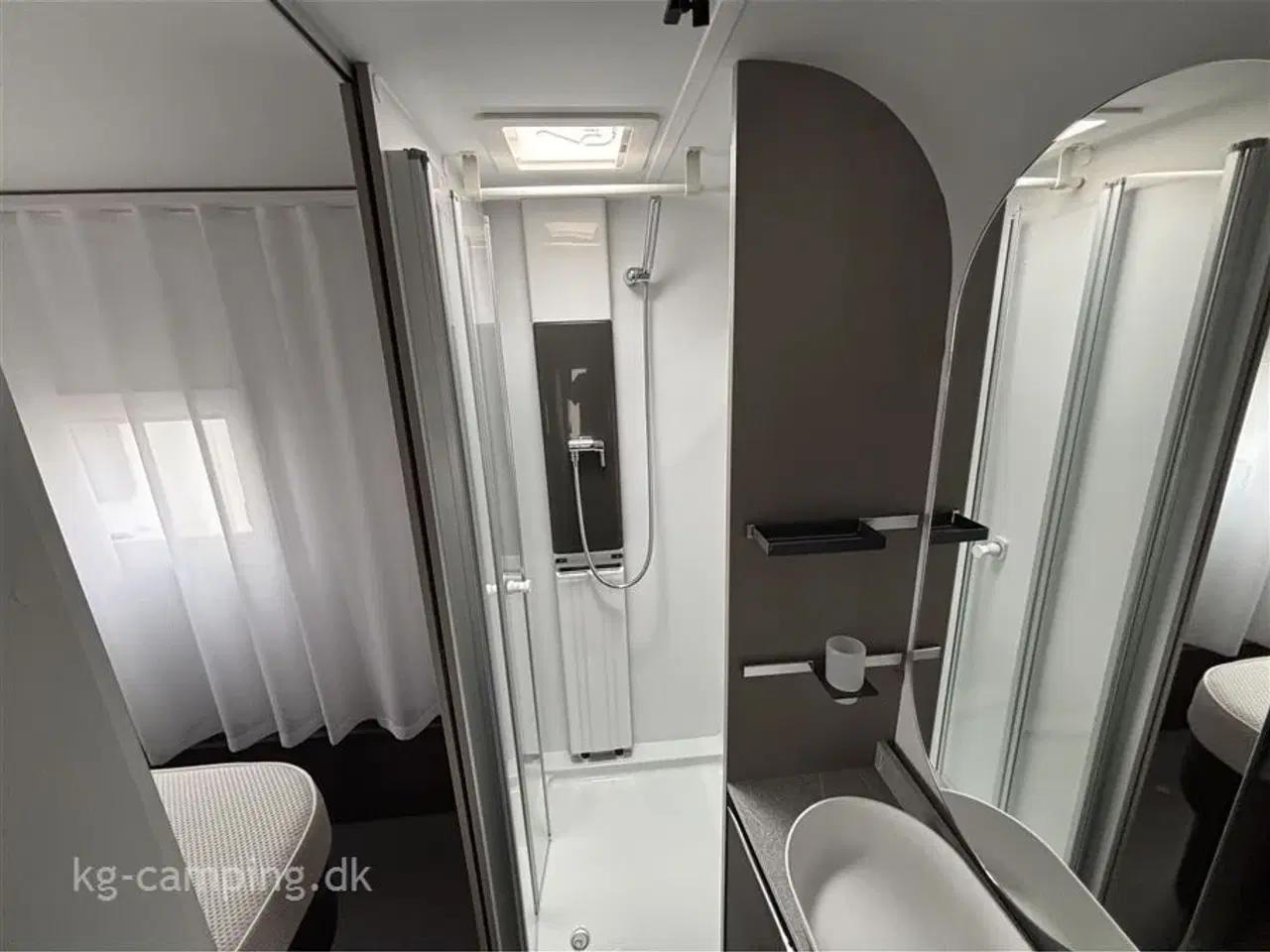 Billede 12 - 2022 - Adria Alpina 663 HT   Luksus, komfort og vinterklar design – perfekt til helårscamping