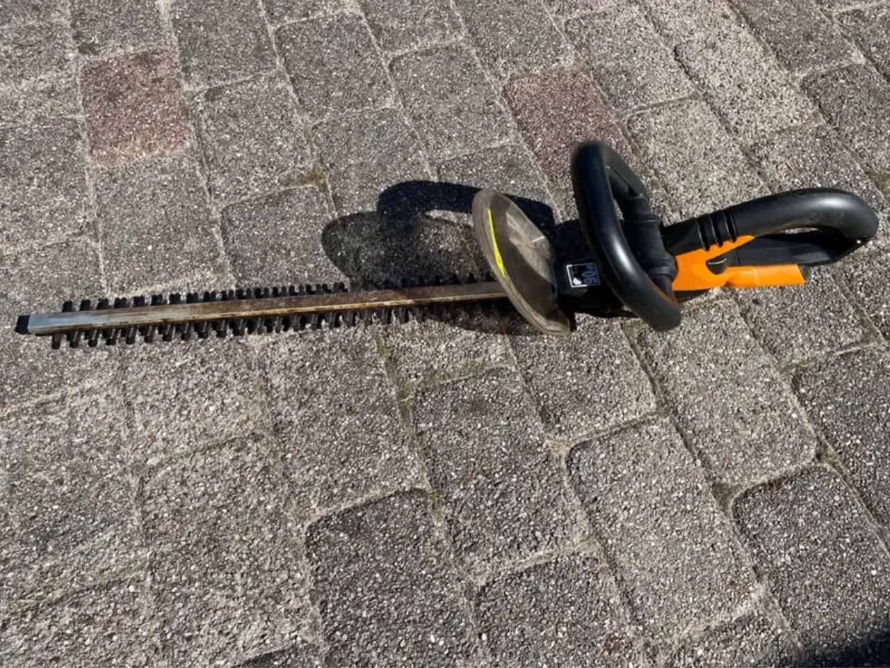 Billede 2 - Aku. Worx hækklipper incl. batteri 