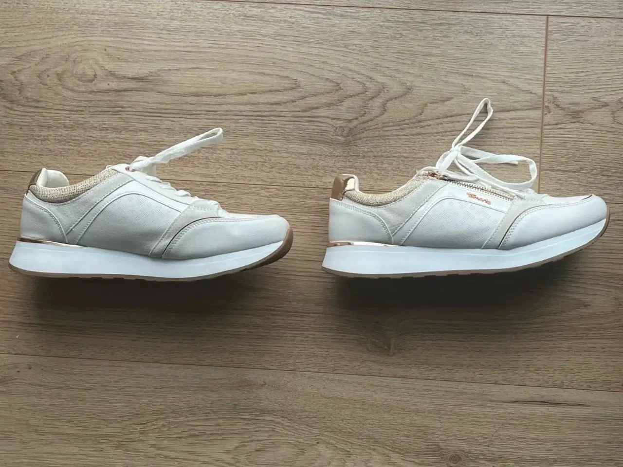 Billede 6 - Hvide sneakers fra Tamaris