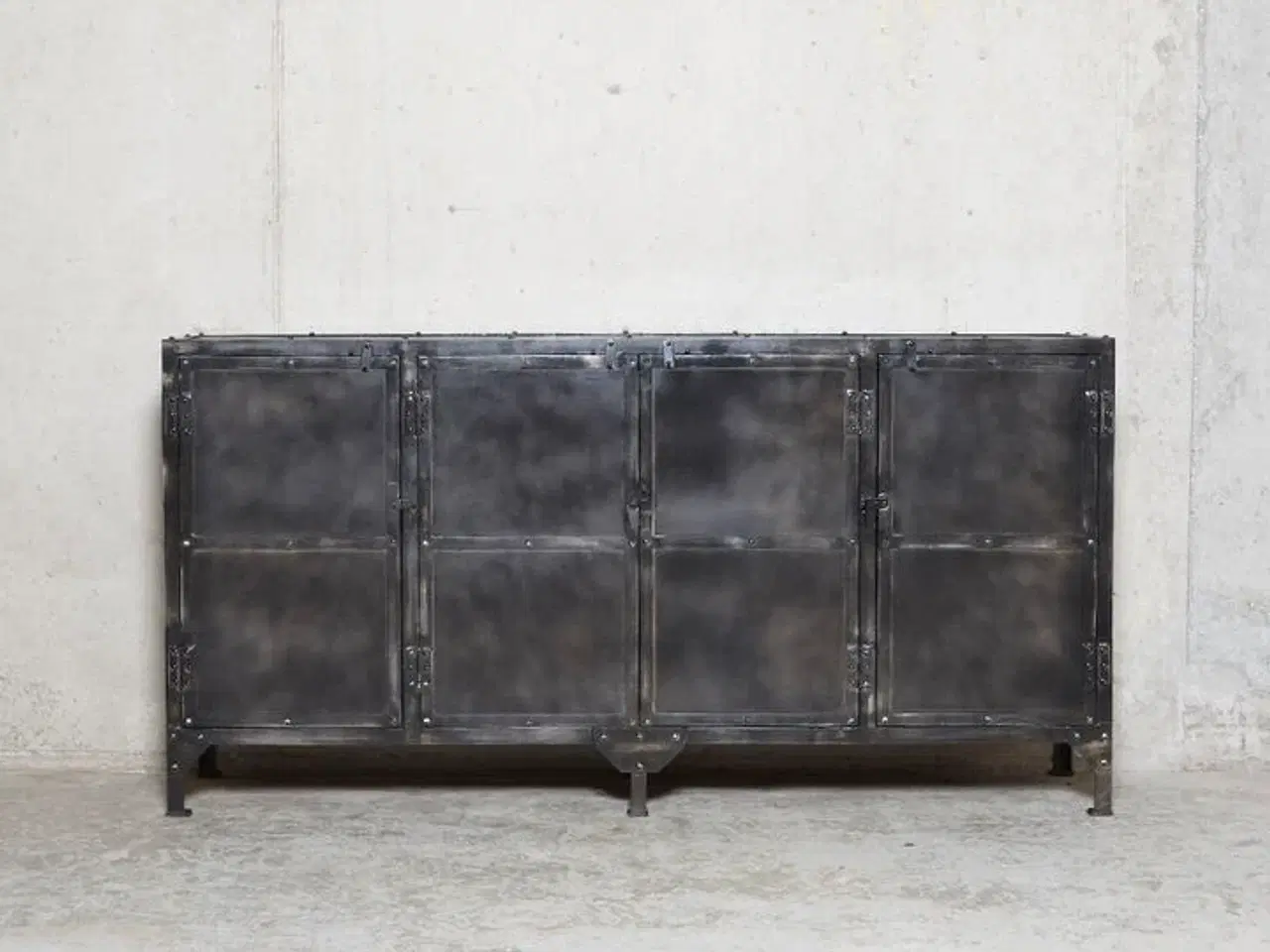 Billede 1 - Ny Skænk 180 sort oxideret