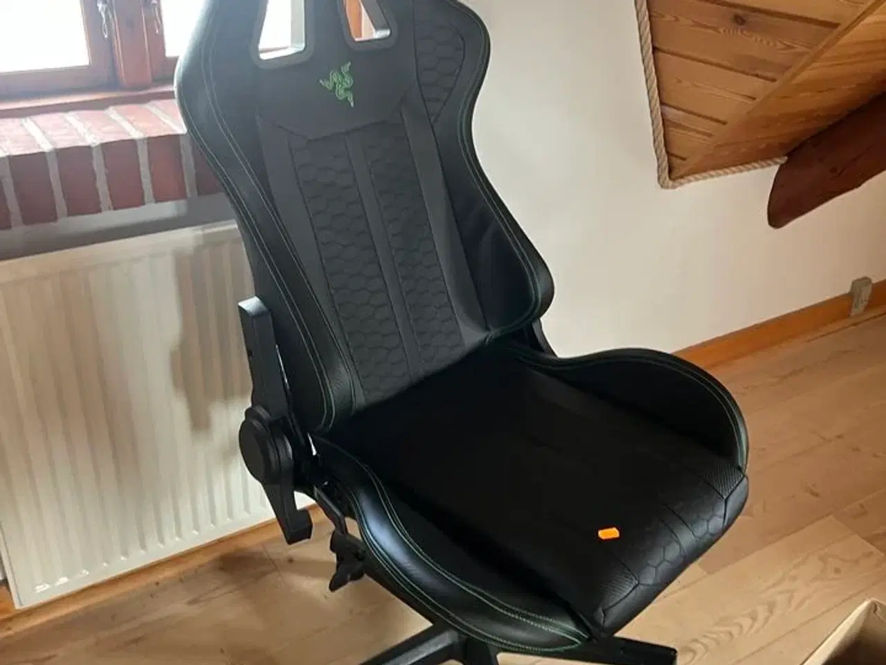 Billede 2 - Gamerstol RAZER & THRUSTMASTER Ferrari rat/pedelsæt (XBOX/PC)